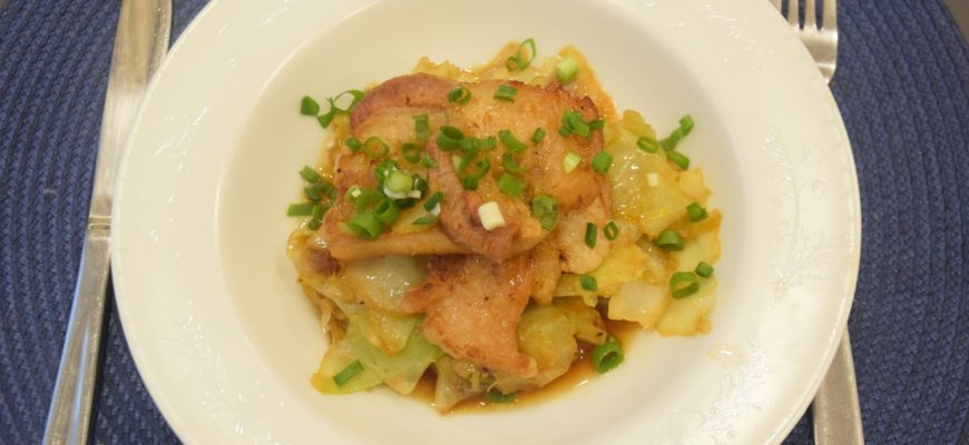 Свиная грудинка с кжареной капустой