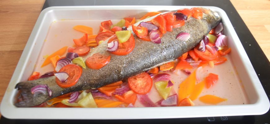 forel-zapechennaya-s-ovoshhami