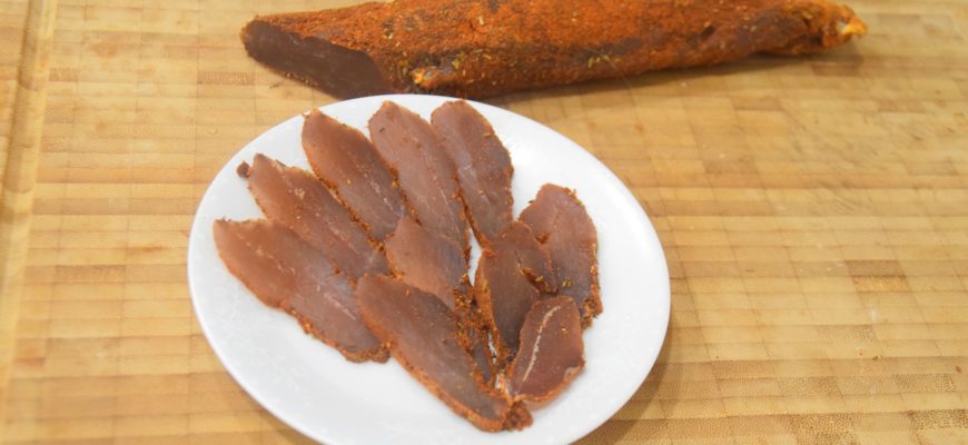lomo-syrovyalenoe-myaso-po-ispanski