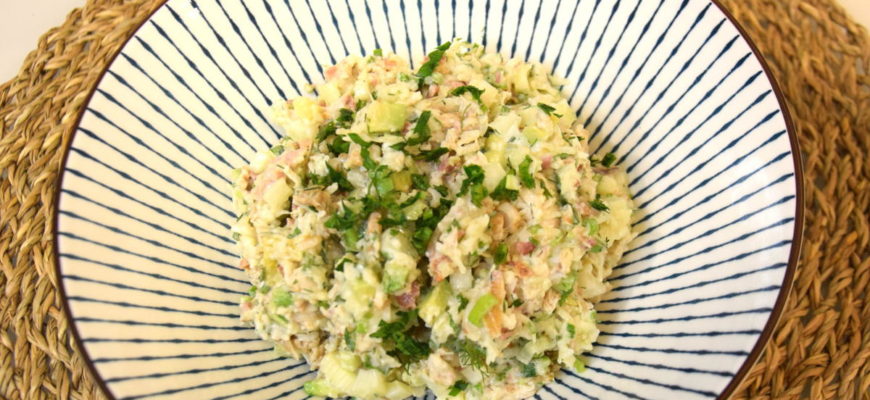 salat-s-kuriczej-i-avokado