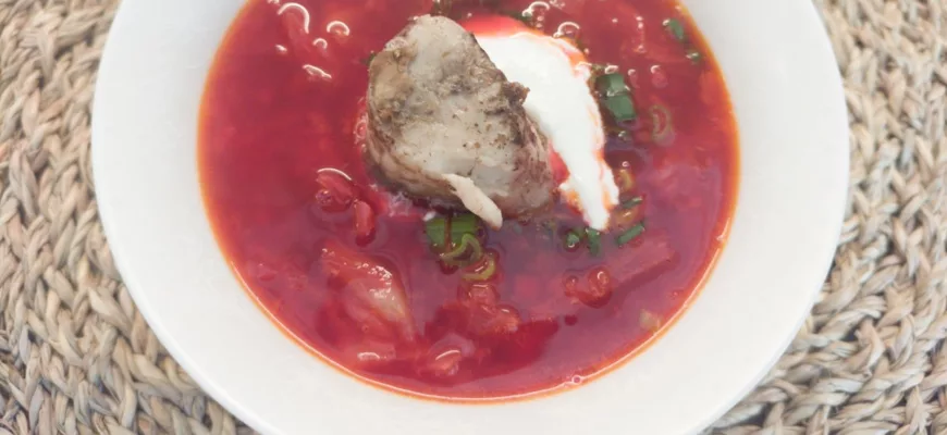 Борщ со сметаной и мясом