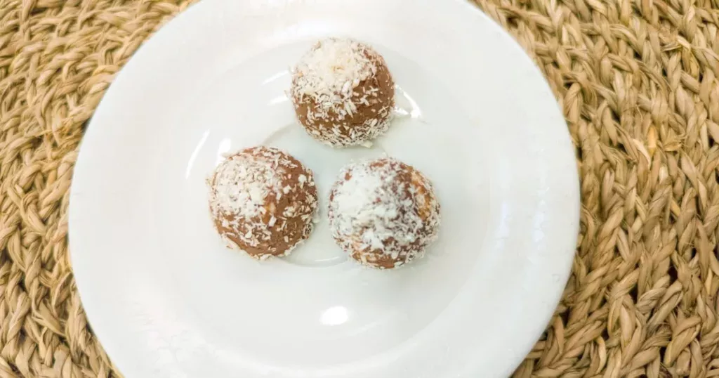 Сливочные конфеты с кокосовой стружкой
