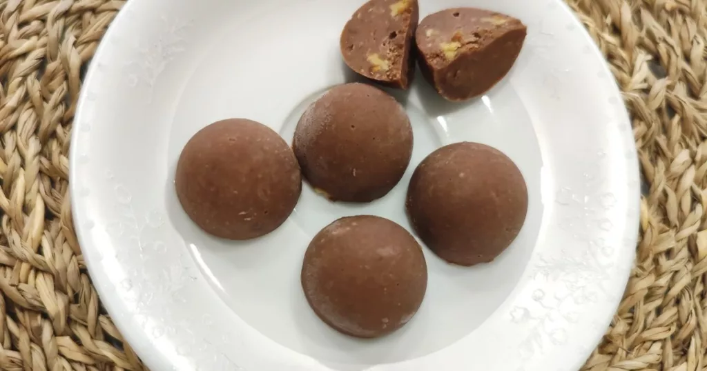 Шоколадные конфеты с клубникой