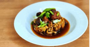 Свинина по-китайски с капустой и грибами